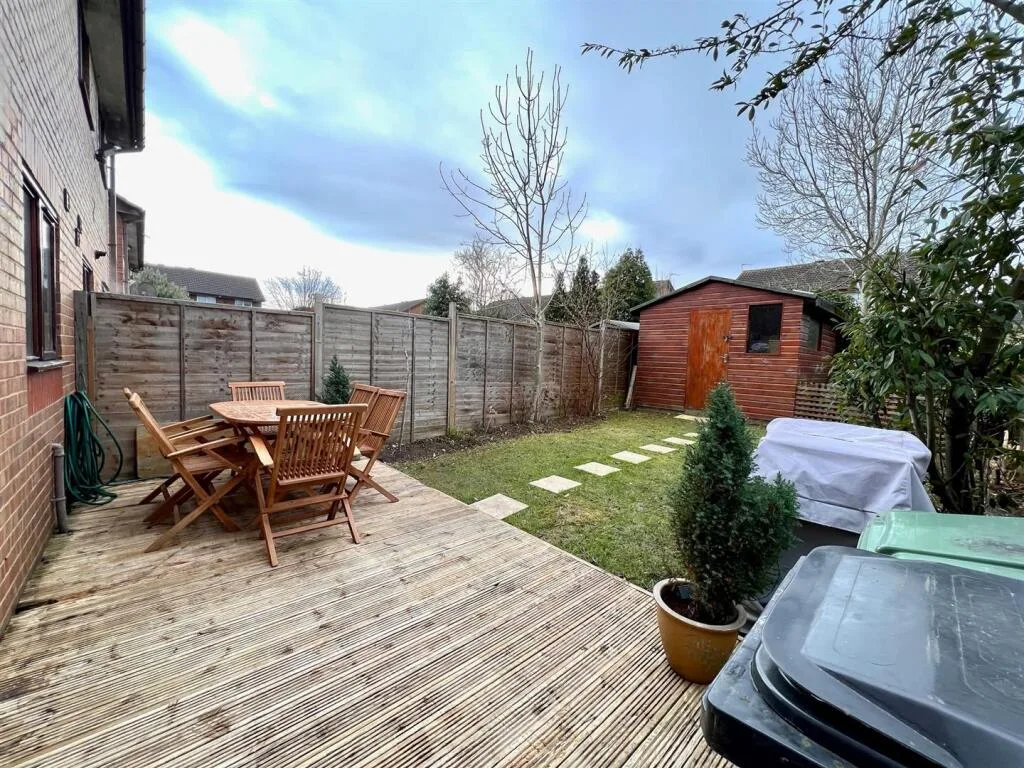 3 bedroom semi-detached house for rent