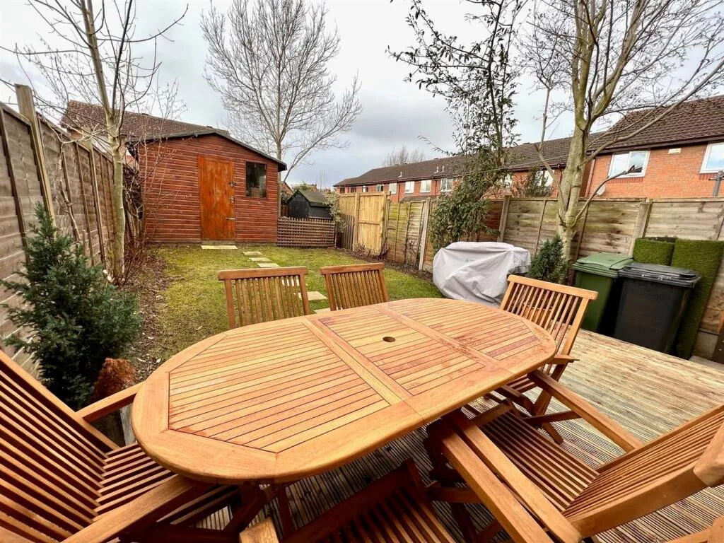 3 bedroom semi-detached house for rent