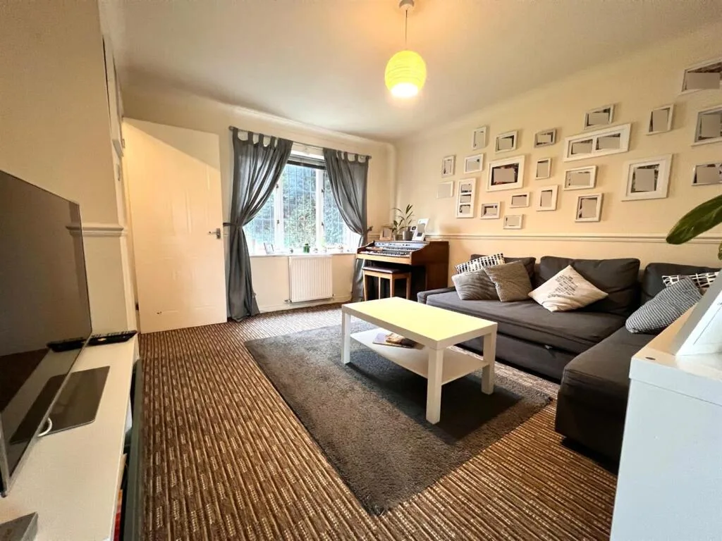 3 bedroom semi-detached house for rent