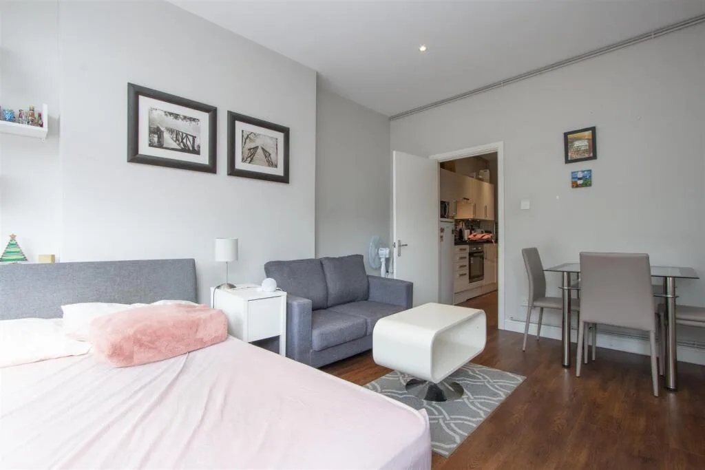 Studio flat for rent
