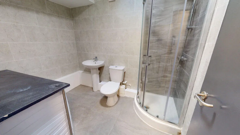 6 bedroom semi-detached house for rent