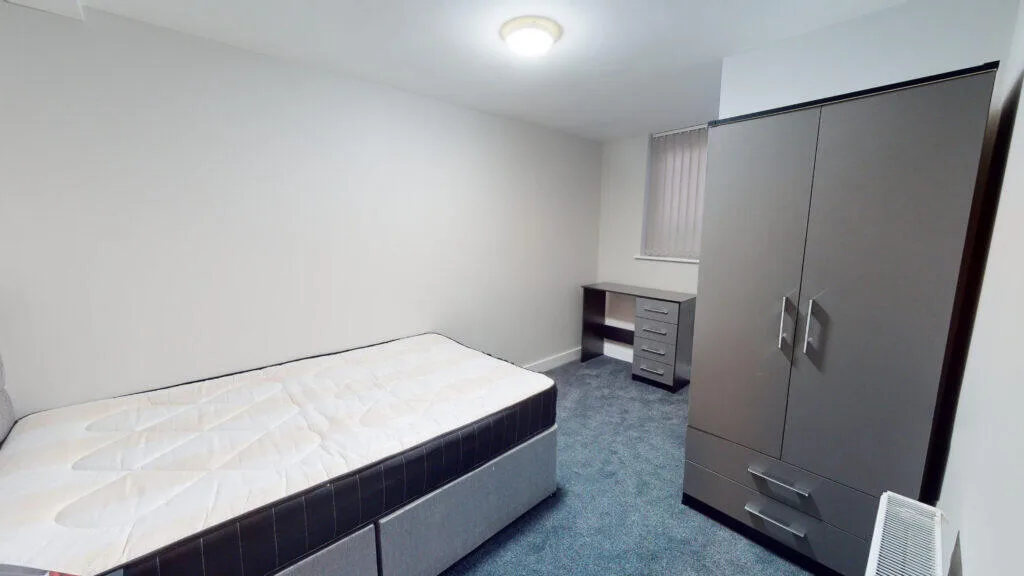 6 bedroom semi-detached house for rent