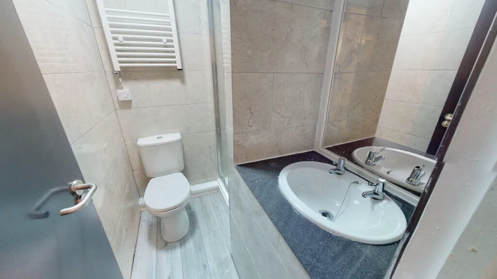 6 bedroom semi-detached house for rent