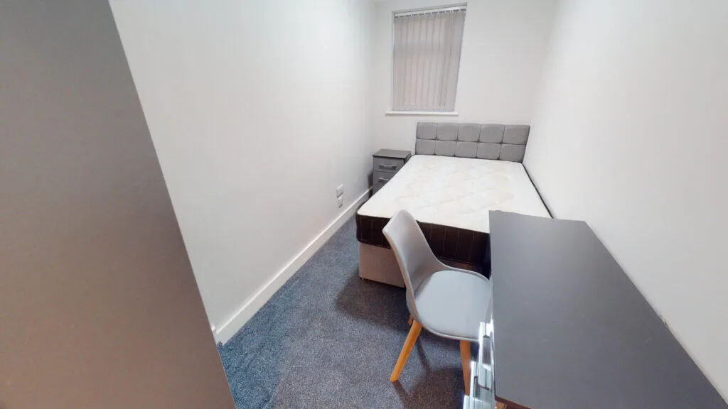 6 bedroom semi-detached house for rent