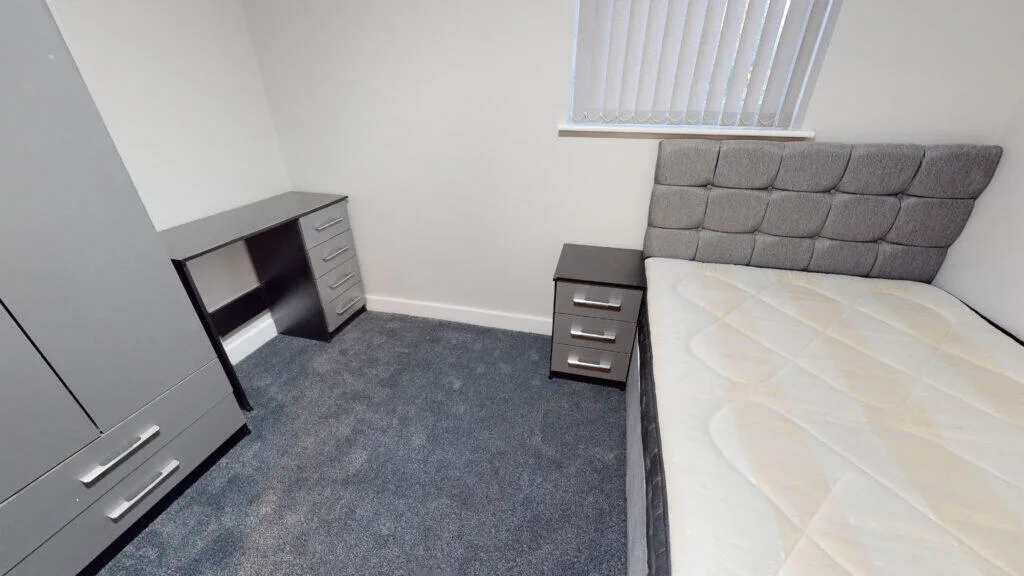 6 bedroom semi-detached house for rent
