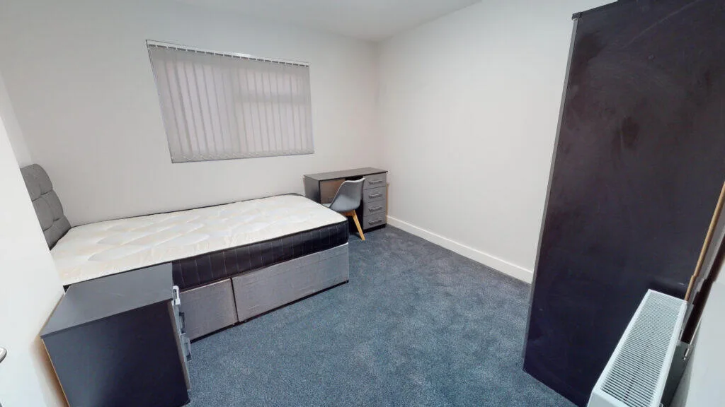 6 bedroom semi-detached house for rent