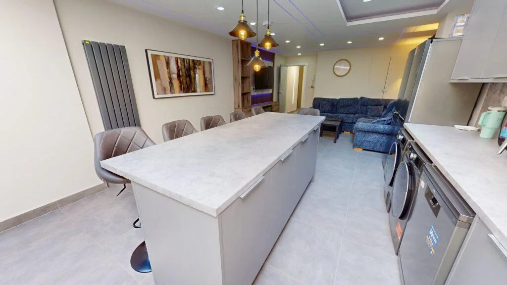 6 bedroom house for rent