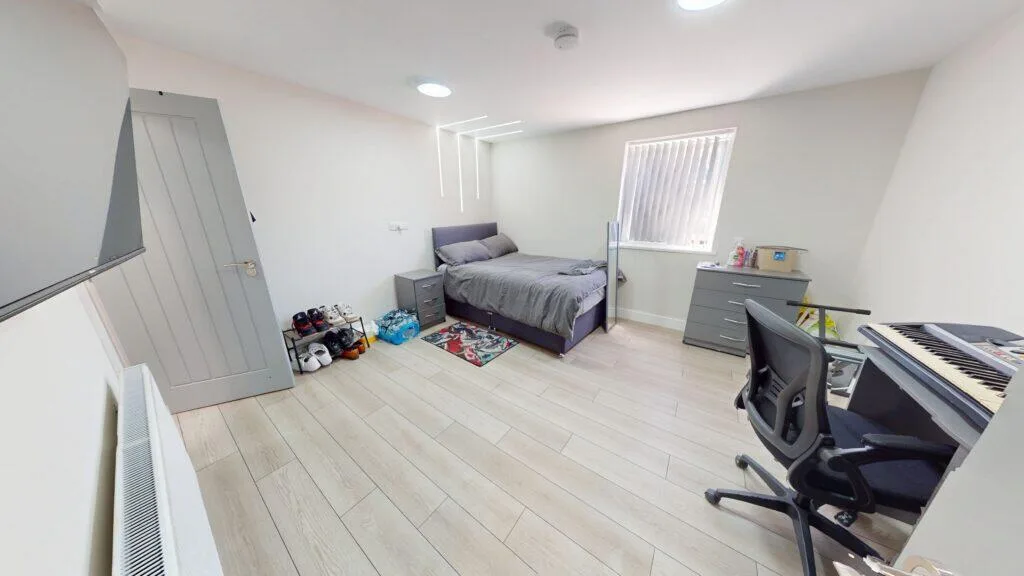 6 bedroom house for rent