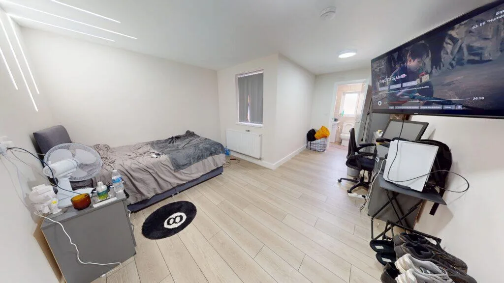 6 bedroom house for rent