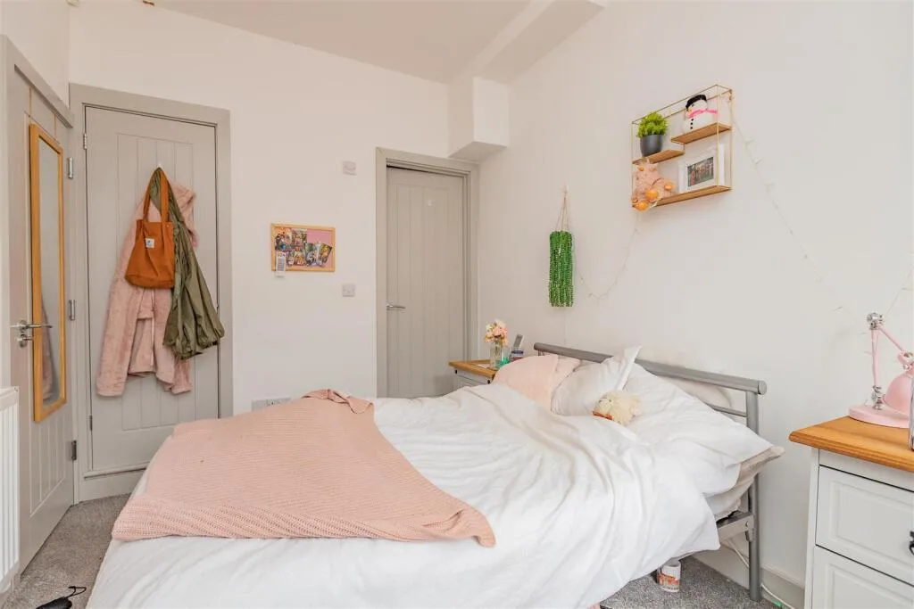 5 bedroom house for rent