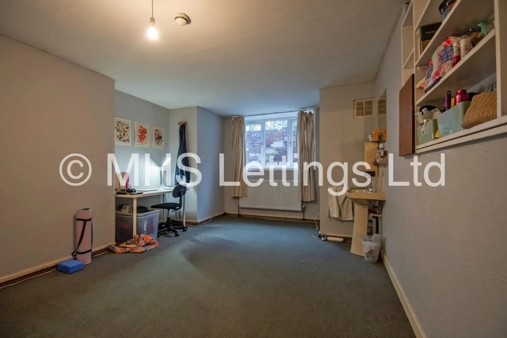 12 bedroom terraced house for rent