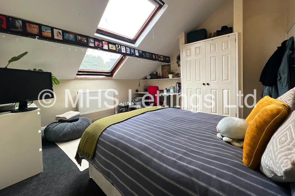 12 bedroom end of terrace house for rent