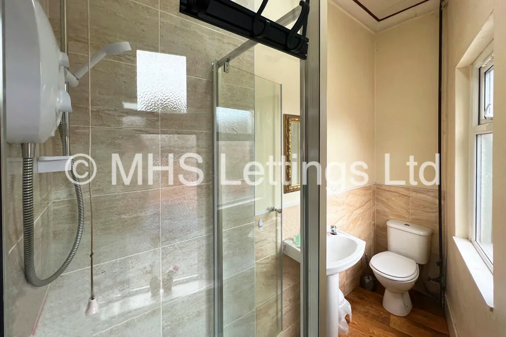 12 bedroom end of terrace house for rent