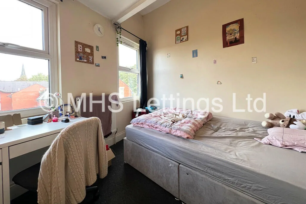 12 bedroom end of terrace house for rent
