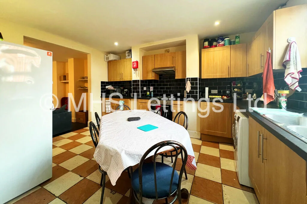 12 bedroom end of terrace house for rent
