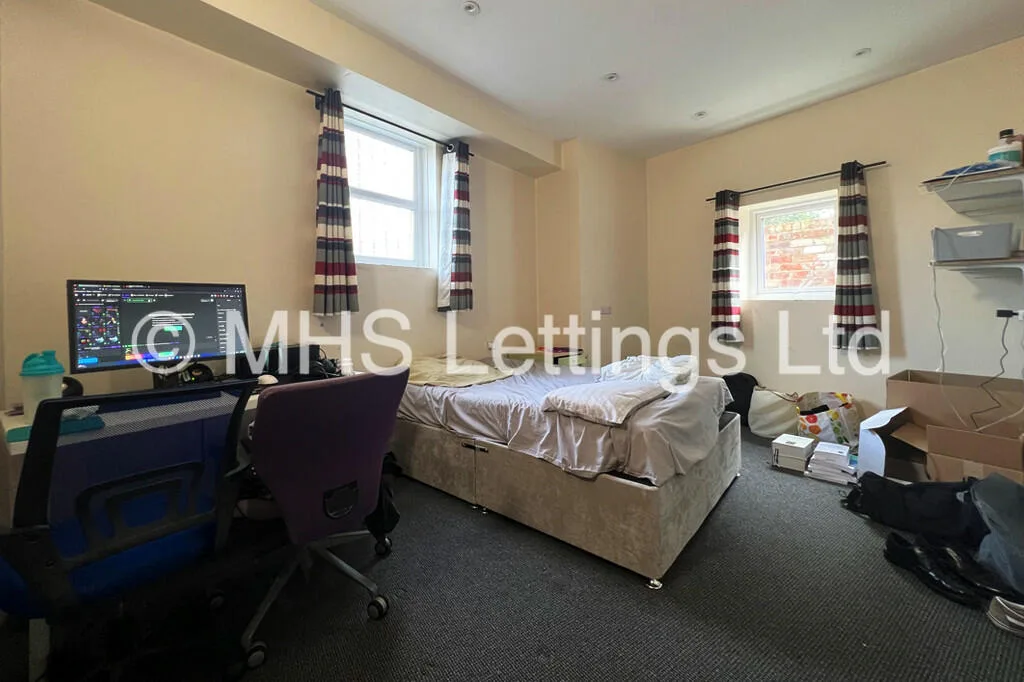 12 bedroom end of terrace house for rent