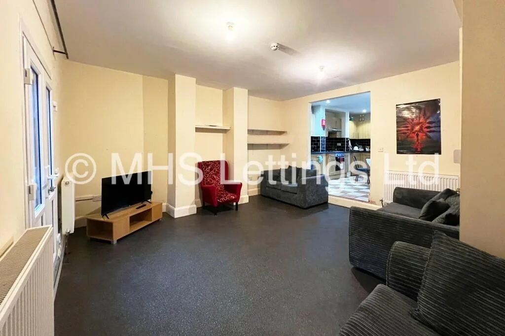 12 bedroom end of terrace house for rent