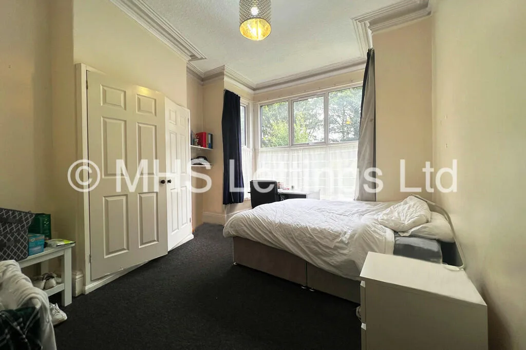 12 bedroom end of terrace house for rent