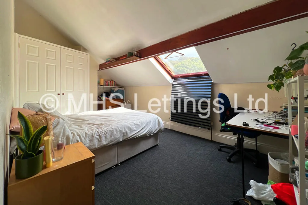 12 bedroom end of terrace house for rent