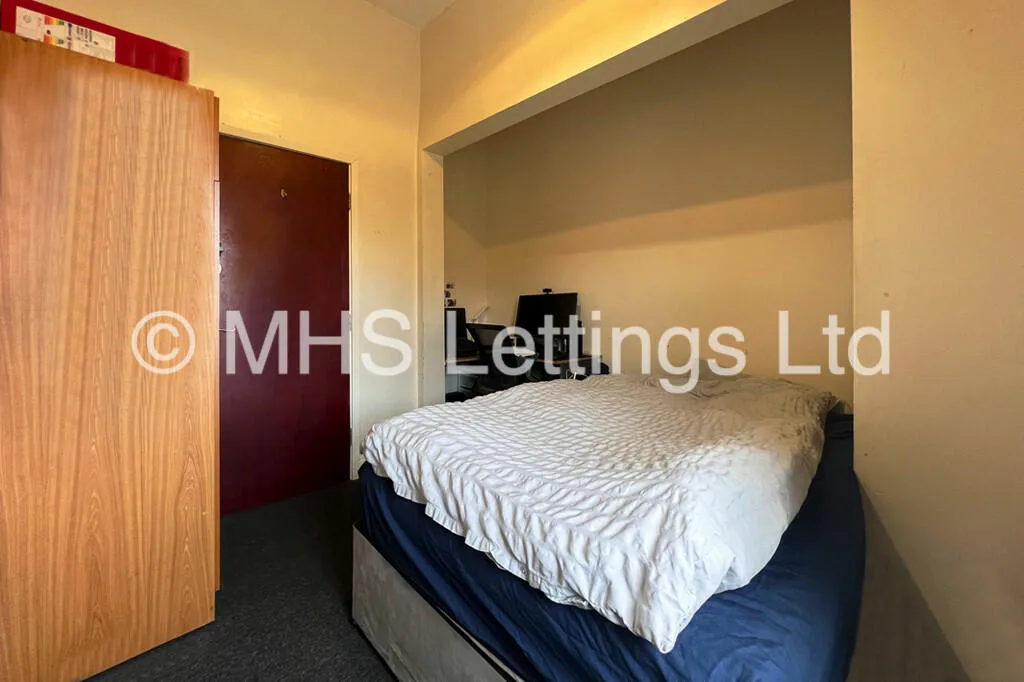 12 bedroom end of terrace house for rent