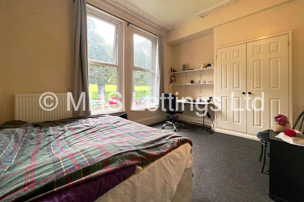 12 bedroom end of terrace house for rent
