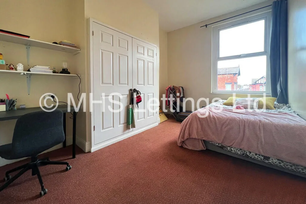 12 bedroom end of terrace house for rent