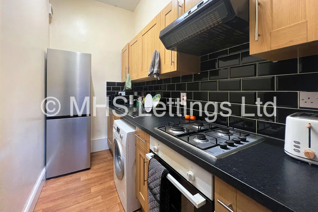 12 bedroom end of terrace house for rent