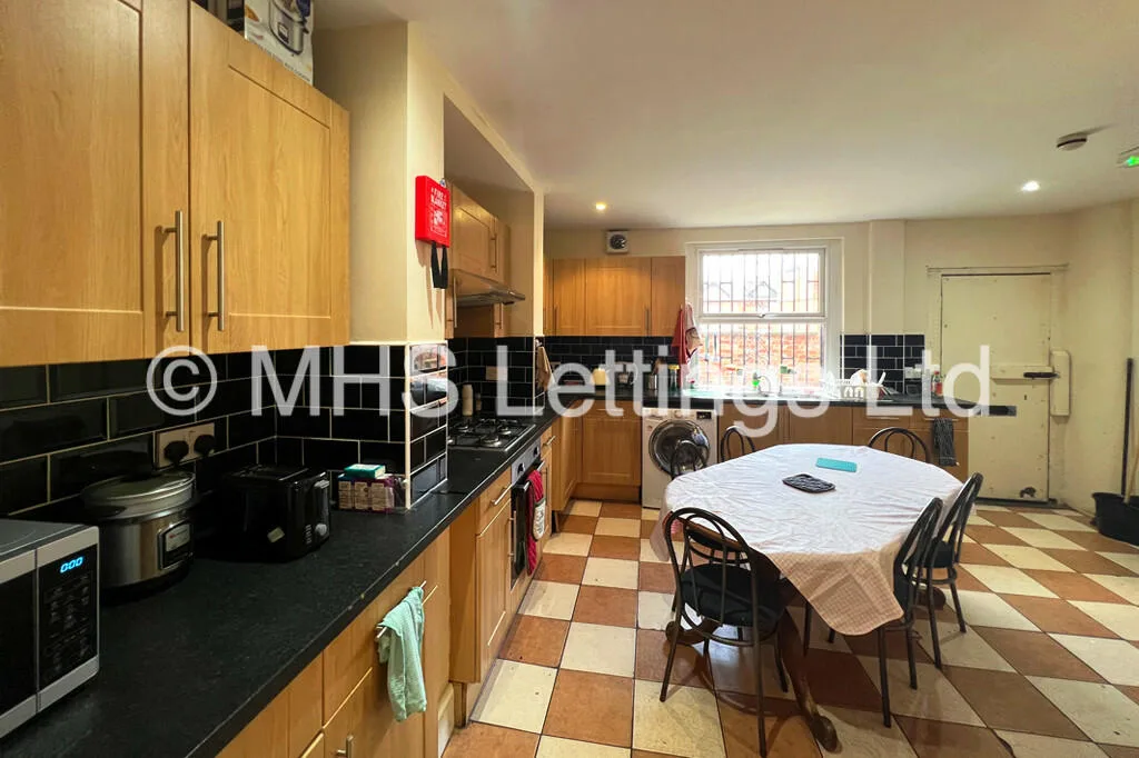 12 bedroom end of terrace house for rent