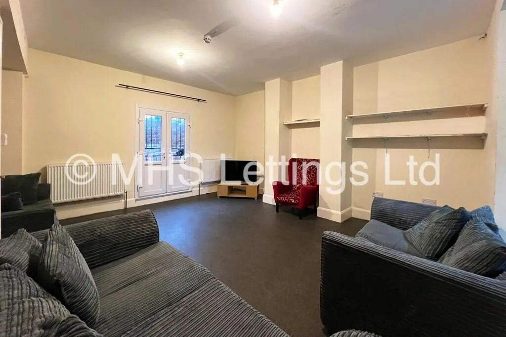 12 bedroom end of terrace house for rent