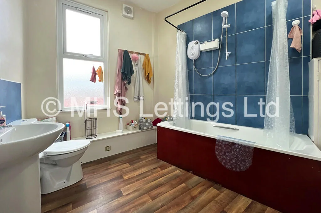 12 bedroom end of terrace house for rent