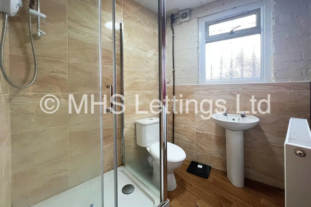 12 bedroom end of terrace house for rent