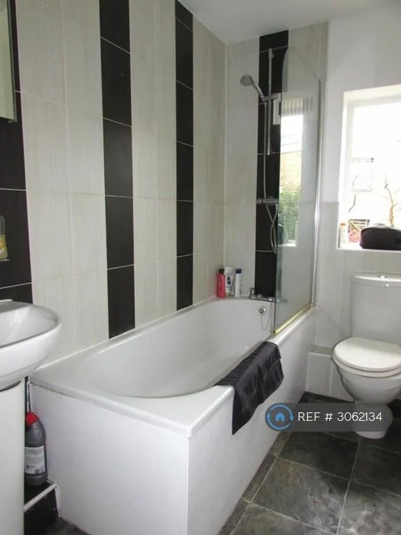 2 bedroom semi-detached house for rent