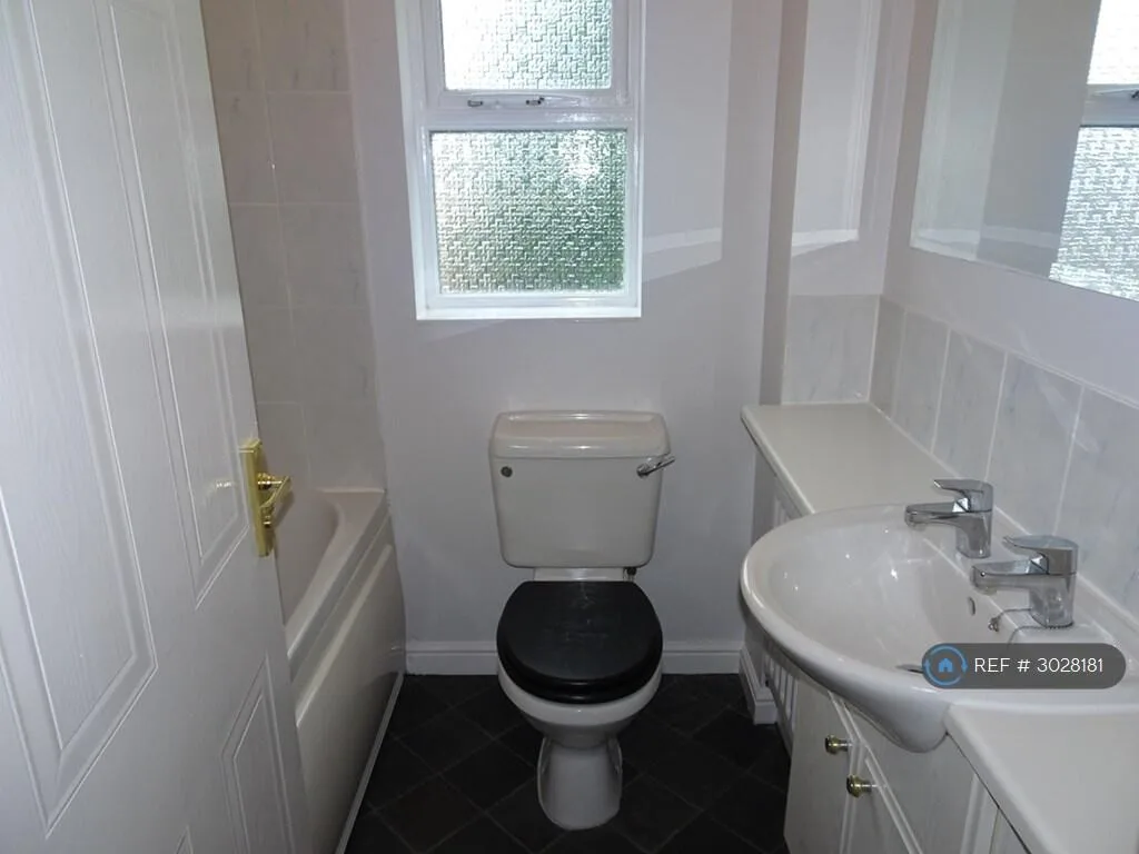 3 bedroom end of terrace house for rent