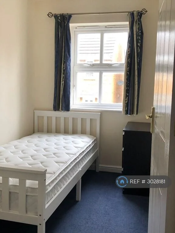 3 bedroom end of terrace house for rent