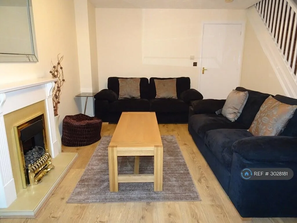 3 bedroom end of terrace house for rent