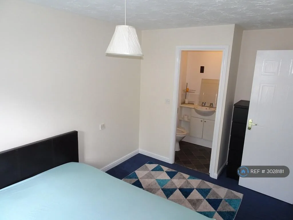 3 bedroom end of terrace house for rent