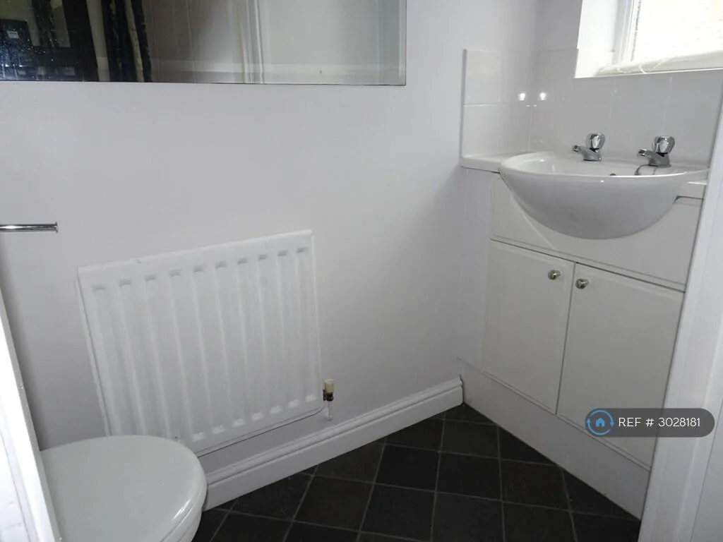 3 bedroom end of terrace house for rent