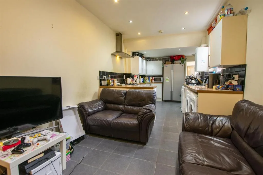 7 bedroom house for rent