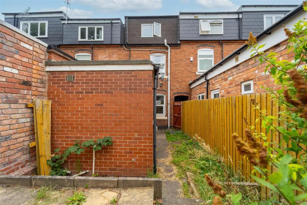 5 bedroom house for rent