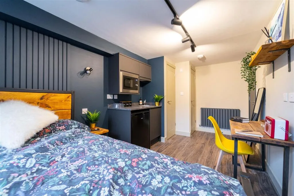 6 bedroom house for rent