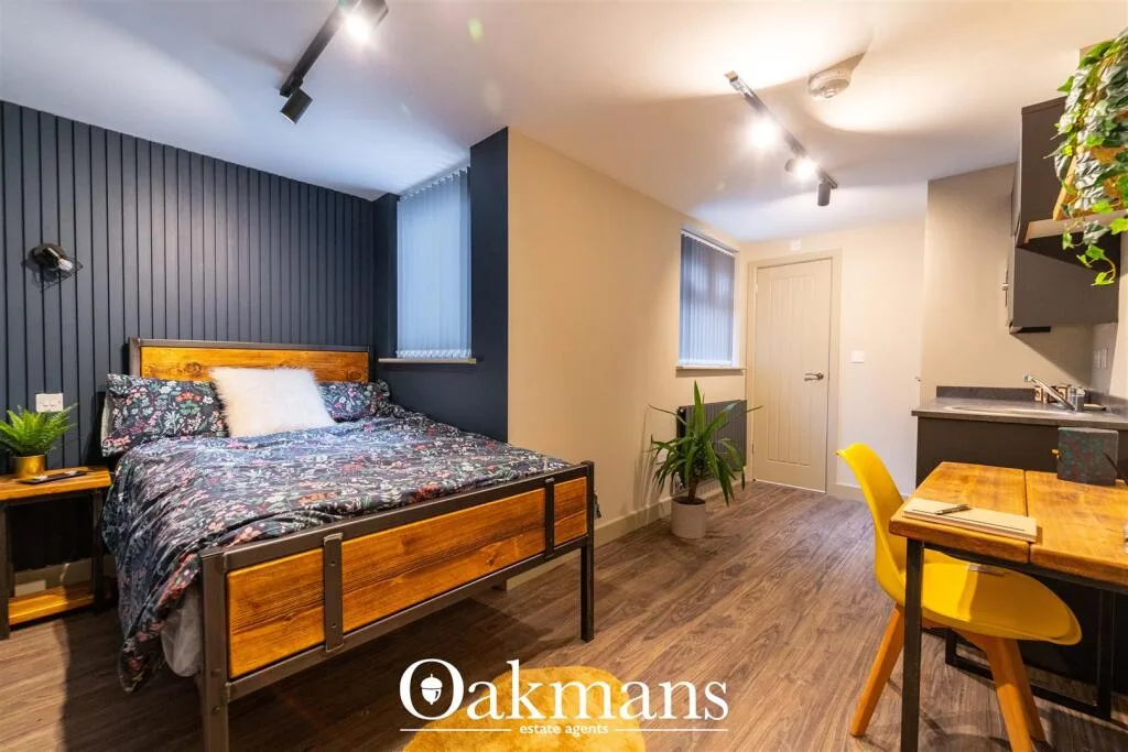 6 bedroom house for rent