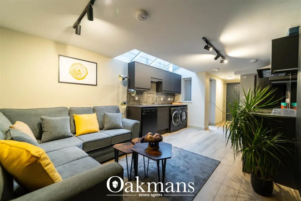 6 bedroom house for rent