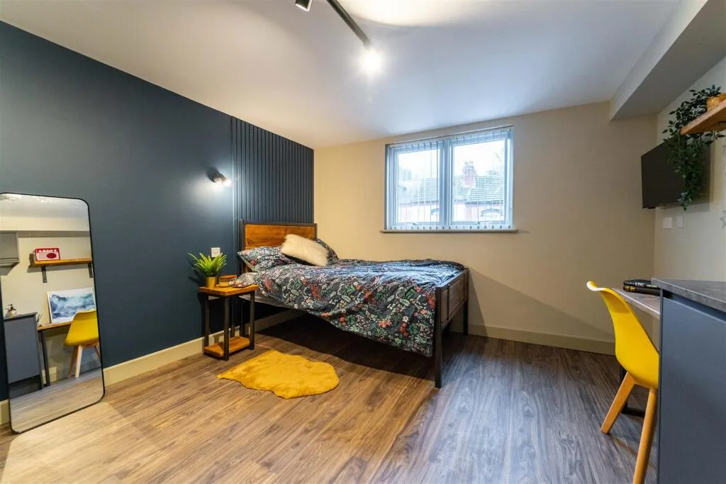 6 bedroom house for rent