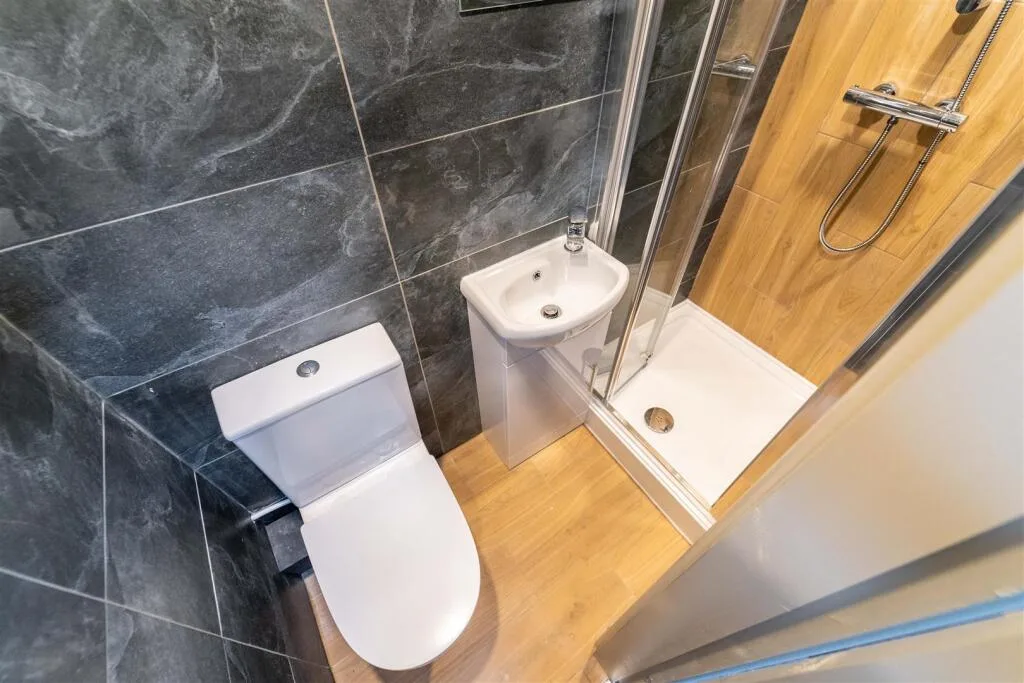 6 bedroom house for rent
