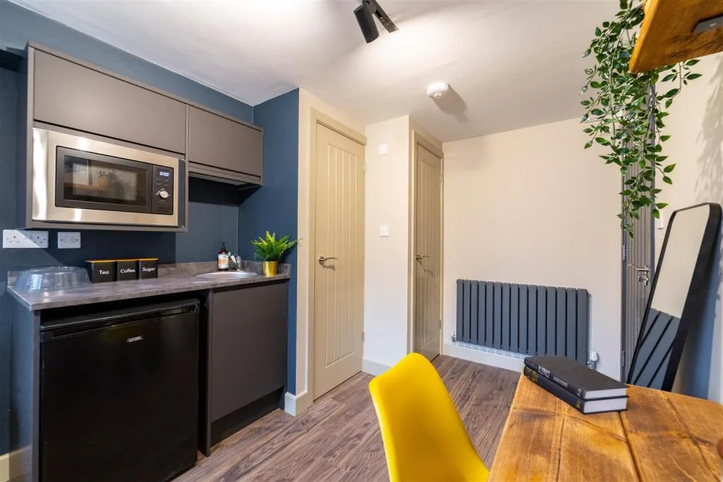 6 bedroom house for rent