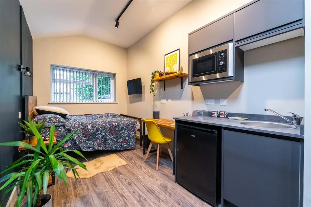 6 bedroom house for rent
