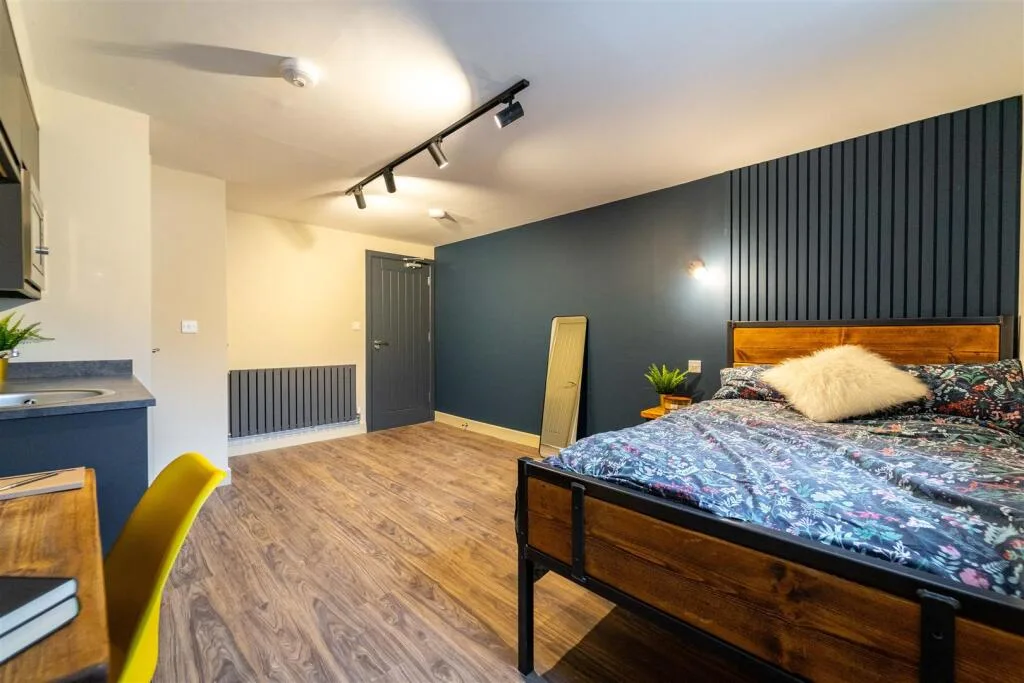6 bedroom house for rent