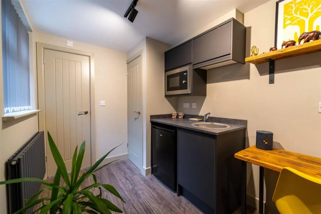 6 bedroom house for rent