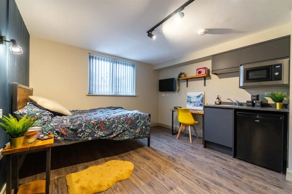 6 bedroom house for rent
