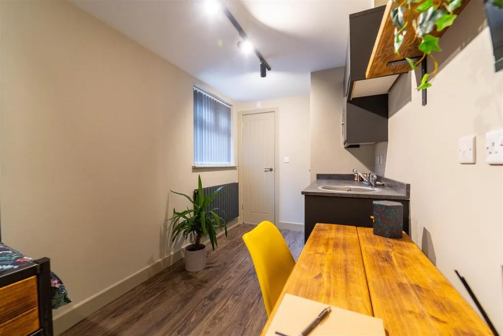 6 bedroom house for rent